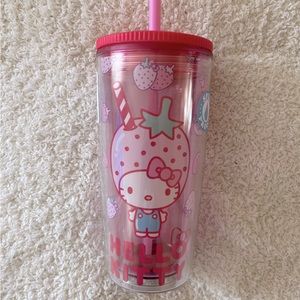 Hello Kitty Strawberry 🍓 water bottle.